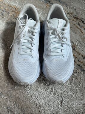 Reebok Women's White Mesh Athletic Sneakers